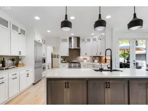Kitchen - 673 Shoreline Way, Eugene, OR 97401 photo 2 of 5