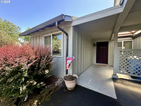 1009 NW 135th St #A, Vancouver, WA 98685