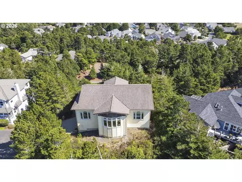 84 Sailors Ravine Ct, Florence, OR 97439
