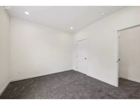 Bedroom - 763 Boulder Loop, Creswell, OR 97426 photo 5 of 7