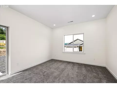 Bedroom - 763 Boulder Loop, Creswell, OR 97426 photo 1 of 7