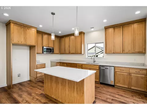 Kitchen - 763 Boulder Loop, Creswell, OR 97426 photo 1 of 3