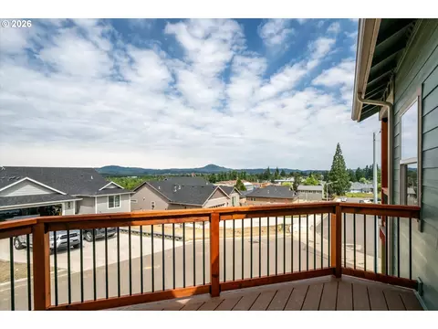 Exterior - 763 Boulder Loop, Creswell, OR 97426 photo 4 of 6