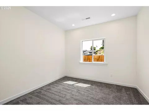 Bedroom - 763 Boulder Loop, Creswell, OR 97426 photo 6 of 7