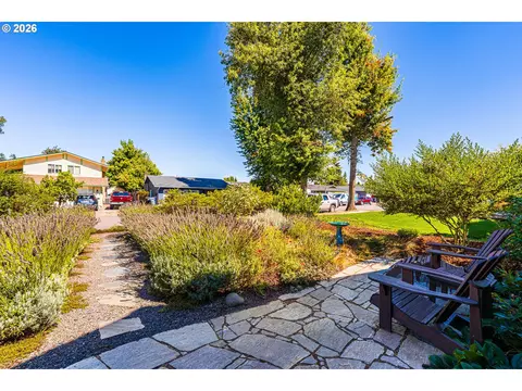 Exterior - 6323 B St, Springfield, OR 97478 photo 13 of 14