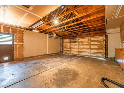 Other - 6323 B St, Springfield, OR 97478 photo 2 of 6
