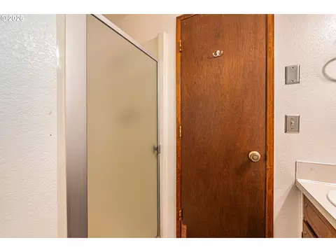 Bath - 6323 B St, Springfield, OR 97478 photo 1 of 2