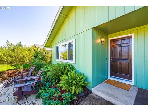Exterior - 6323 B St, Springfield, OR 97478 photo 12 of 14