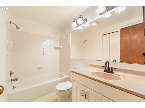 Bath - 6323 B St, Springfield, OR 97478 photo 2 of 2