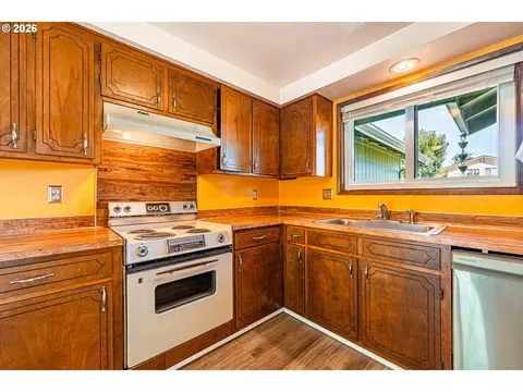 Kitchen - 6323 B St, Springfield, OR 97478 photo 2 of 3