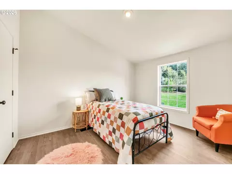 Bedroom - 24022 Alpine Rd, Monroe, OR 97456 photo 5 of 5
