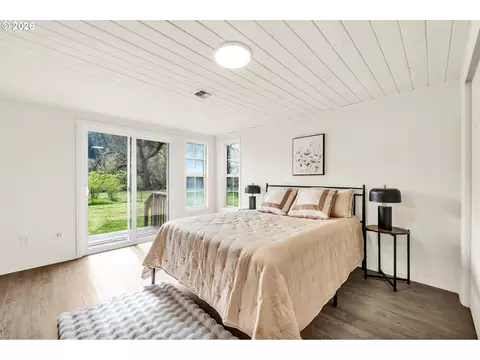 Bedroom - 24022 Alpine Rd, Monroe, OR 97456 photo 1 of 5