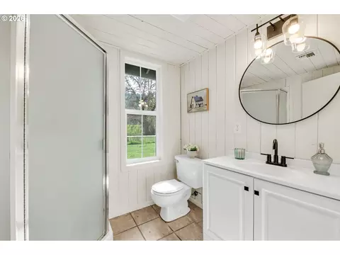 Bath - 24022 Alpine Rd, Monroe, OR 97456 photo 1 of 4