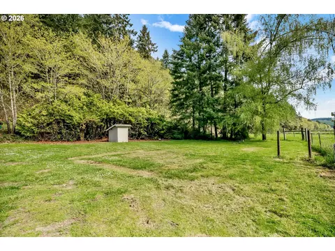 Exterior - 24022 Alpine Rd, Monroe, OR 97456 photo 2 of 8