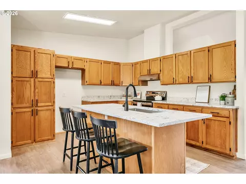 Kitchen - 24022 Alpine Rd, Monroe, OR 97456 photo 3 of 3