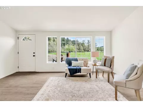 Living - 24022 Alpine Rd, Monroe, OR 97456 photo 3 of 5