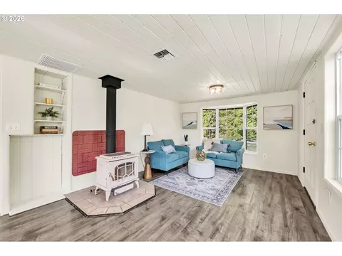 Living - 24022 Alpine Rd, Monroe, OR 97456 photo 1 of 5