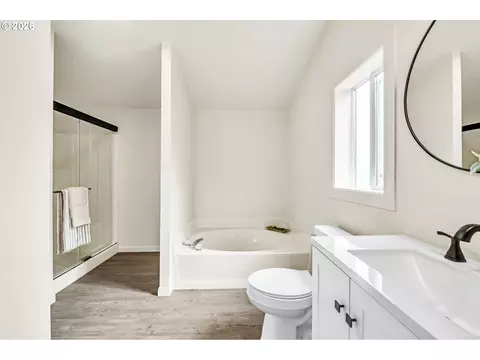 Bath - 24022 Alpine Rd, Monroe, OR 97456 photo 3 of 4