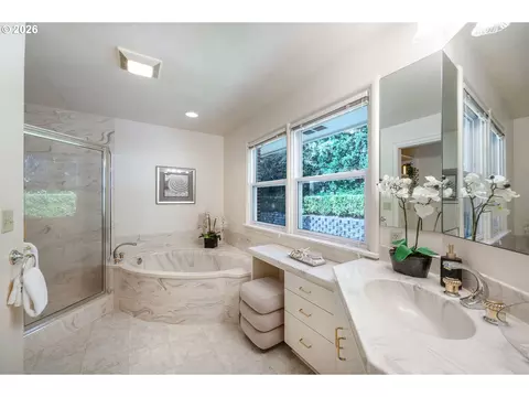 Bath - 2196 Olive St, Eugene, OR 97405 photo 1 of 5