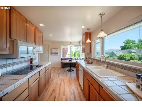 Kitchen - 2196 Olive St, Eugene, OR 97405 photo 1 of 2