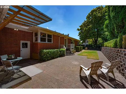 Exterior - 2196 Olive St, Eugene, OR 97405 photo 5 of 9