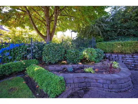 Exterior - 2196 Olive St, Eugene, OR 97405 photo 9 of 9
