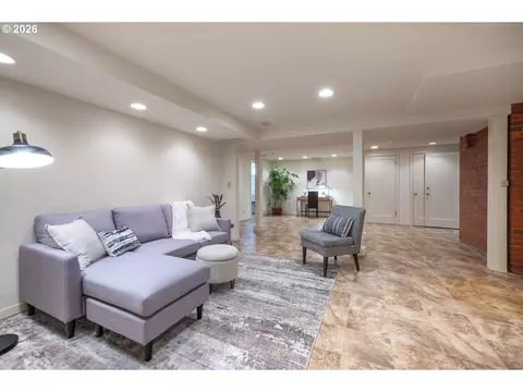 Living - 2196 Olive St, Eugene, OR 97405 photo 4 of 6