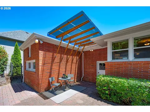 Exterior - 2196 Olive St, Eugene, OR 97405 photo 6 of 9