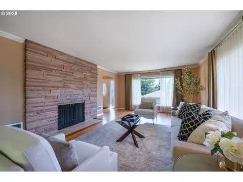 Living - 2196 Olive St, Eugene, OR 97405 photo 2 of 6