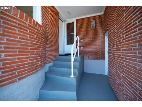 Exterior - 2196 Olive St, Eugene, OR 97405 photo 4 of 9