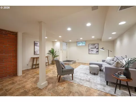 Living - 2196 Olive St, Eugene, OR 97405 photo 3 of 6