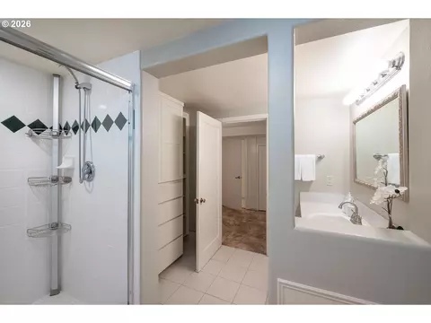 Bath - 2196 Olive St, Eugene, OR 97405 photo 5 of 5