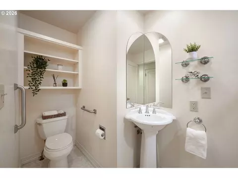 Bath - 2196 Olive St, Eugene, OR 97405 photo 3 of 5