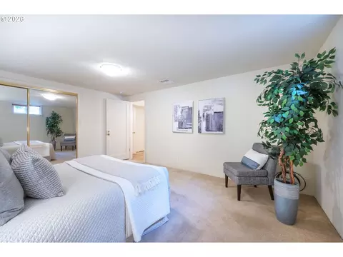 Bedroom - 2196 Olive St, Eugene, OR 97405 photo 4 of 4