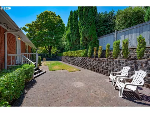 Exterior - 2196 Olive St, Eugene, OR 97405 photo 7 of 9