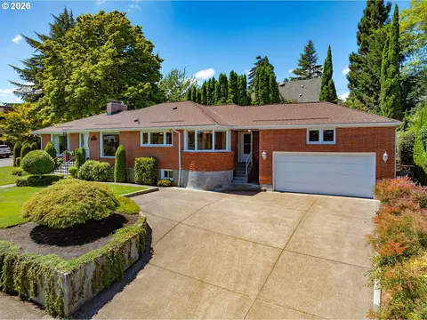 Exterior - 2196 Olive St, Eugene, OR 97405 photo 2 of 9
