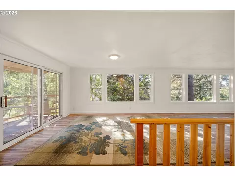 Living - 4482 Paddock Dr, Eugene, OR 97405 photo 3 of 10