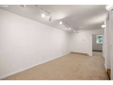 Living - 4482 Paddock Dr, Eugene, OR 97405 photo 10 of 10