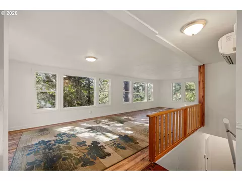 Living - 4482 Paddock Dr, Eugene, OR 97405 photo 4 of 10