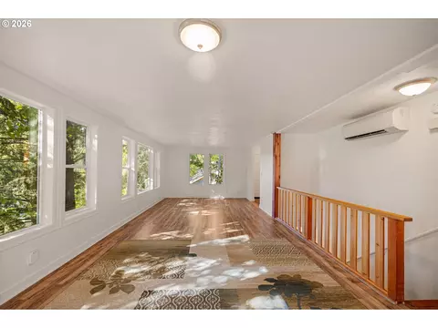 Living - 4482 Paddock Dr, Eugene, OR 97405 photo 7 of 10