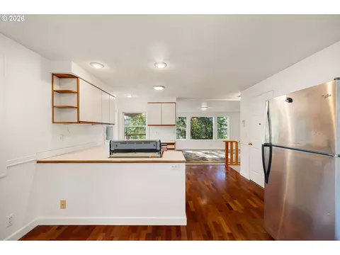 Kitchen - 4482 Paddock Dr, Eugene, OR 97405 photo 1 of 2
