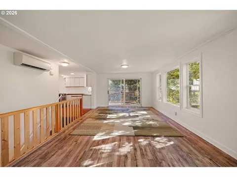 Living - 4482 Paddock Dr, Eugene, OR 97405 photo 5 of 10