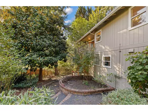 Exterior - 4482 Paddock Dr, Eugene, OR 97405 photo 13 of 16