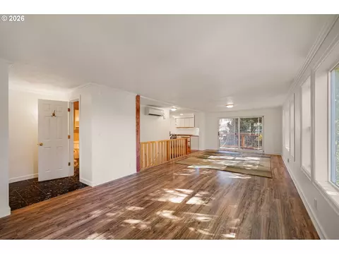 Living - 4482 Paddock Dr, Eugene, OR 97405 photo 6 of 10
