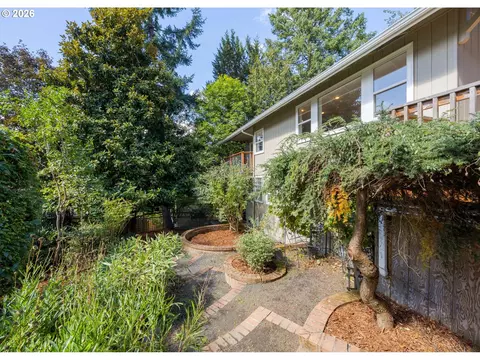 Exterior - 4482 Paddock Dr, Eugene, OR 97405 photo 12 of 16