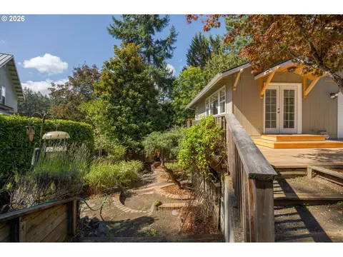 Exterior - 4482 Paddock Dr, Eugene, OR 97405 photo 8 of 16
