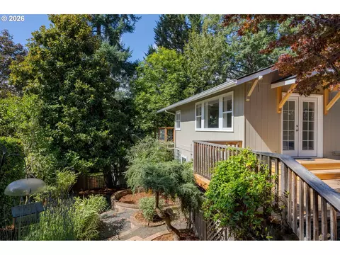 Exterior - 4482 Paddock Dr, Eugene, OR 97405 photo 7 of 16