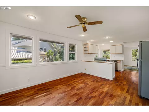 Living - 4482 Paddock Dr, Eugene, OR 97405 photo 1 of 10