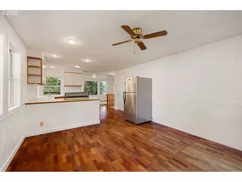 Living - 4482 Paddock Dr, Eugene, OR 97405 photo 2 of 10