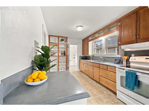 Kitchen - 352 W M St, Springfield, OR 97477 photo 1 of 7